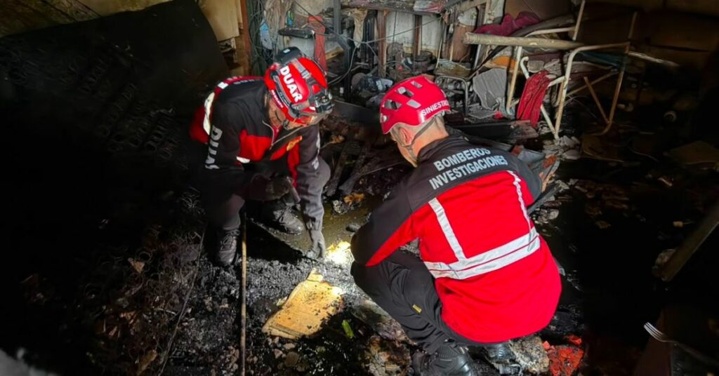 Incendio en Córdoba: un policía salvó a un hombre de 81 años de una vivienda Incendio en Córdoba: un policía salvó a un hombre de 81 años de una vivienda