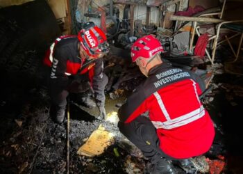 Incendio en Córdoba: un policía salvó a un hombre de 81 años de una vivienda Incendio en Córdoba: un policía salvó a un hombre de 81 años de una vivienda