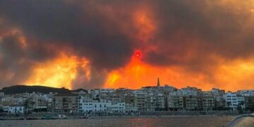 Getty Images Pie de foto,El presidente regional, Juanma Moreno, ha calificado de "devastador" el impacto del incendio.