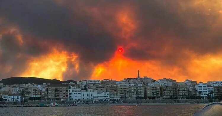 Getty Images Pie de foto,El presidente regional, Juanma Moreno, ha calificado de "devastador" el impacto del incendio.