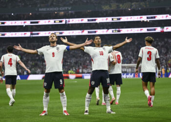 Inglaterra le ganó una batalla a México y celebró en el Azteca después de 40 años