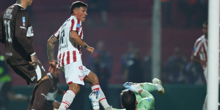 Matías Tissera convirtió su segundo gol desde que llegó a Instituto.