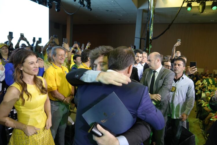 Javier Milei y Flávio Bolsonaro.