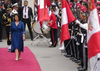 Keiko Fujimori asumió la presidencia de Perú y prometió luchar contra la inseguridad