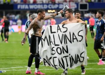 La FIFA abrió un expediente por la bandera “Las Malvinas son Argentinas”