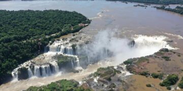 La Garganta del Diablo es una de las máximas atracciones de las Cataratas del Iguazú.