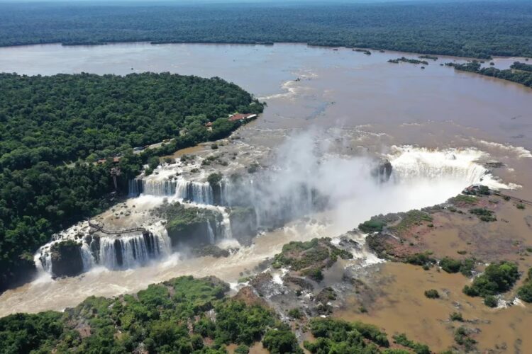 La Garganta del Diablo es una de las máximas atracciones de las Cataratas del Iguazú.