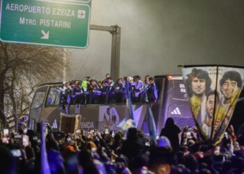 La Selección Argentina llegó a Ezeiza tras el Mundial: así fue el histórico recibimiento