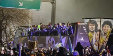 La Selección Argentina llegó a Ezeiza tras el Mundial: así fue el histórico recibimiento La Selección Argentina llegó a Ezeiza tras el Mundial: así fue el histórico recibimiento