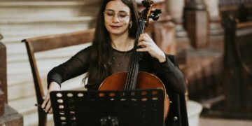 La cellista cordobesa que ganó una beca en EE. UU. y necesita ayuda para viajar
