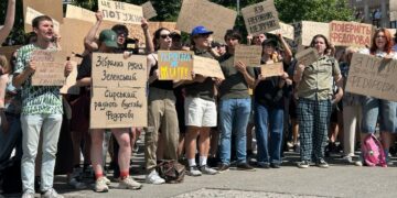 La reorganización del gobierno en Ucrania desató protestas populares La reorganización del gobierno en Ucrania desató protestas populares