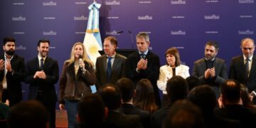 Karina Milei amplía su poder legislativo y estrena equipo en el Congreso La secretaria general de la Presidencia, Karina Milei, rodeada de su equipo.