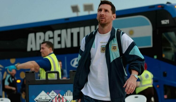 La selección argentina, ya instalada en Nueva Jersey con la mira en España Cargando la ilusión de 45 millones, el genio argentino intentará completar su obra ante España.