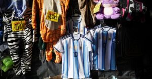 Las ventas minoristas crecieron tras 13 meses, pero el semestre cerró ...