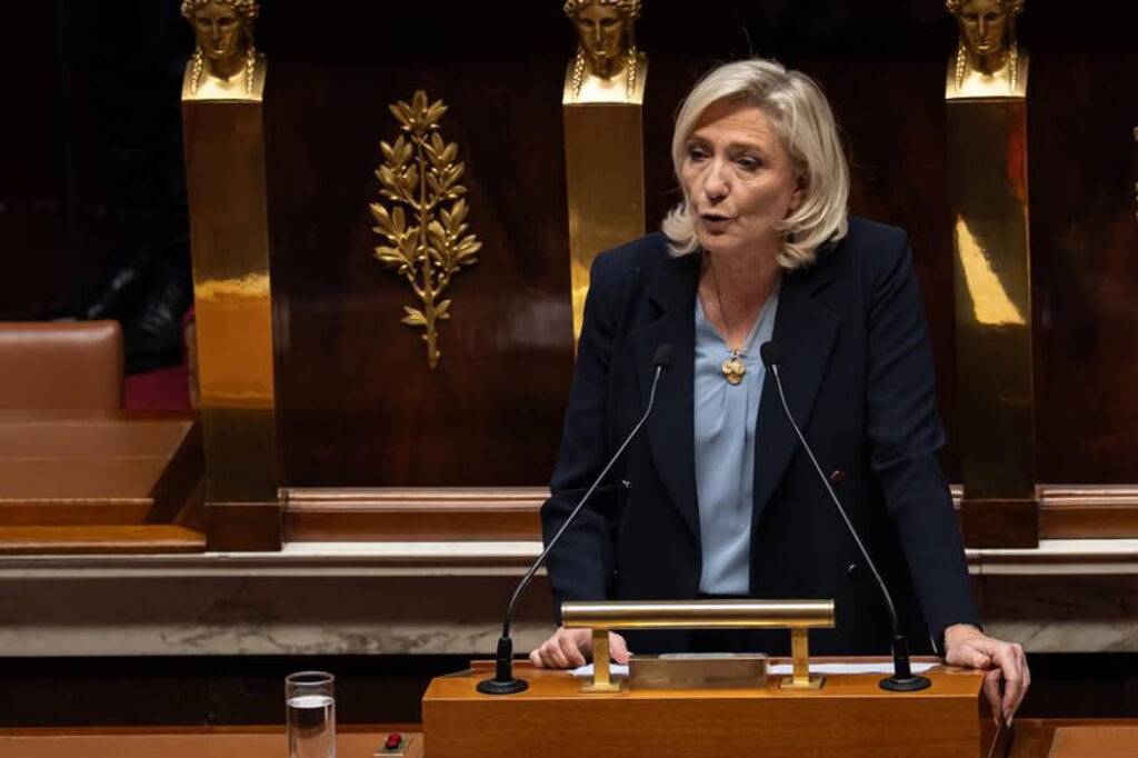 Le Pen anunció que será candidata pese a la condena por malversación de fondos