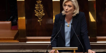 Le Pen anunció que será candidata pese a la condena por malversación de fondos