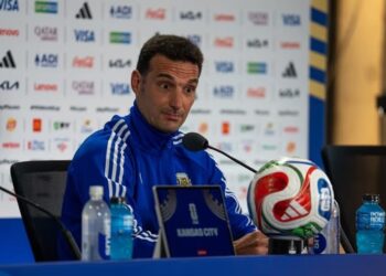 Lionel Scaloni en conferencia de prensa.