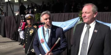 Llaryora encabeza el acto por el Día de la Independencia en Río Cuarto Río Cuarto se viste de celeste y blanco por el 9 de Julio