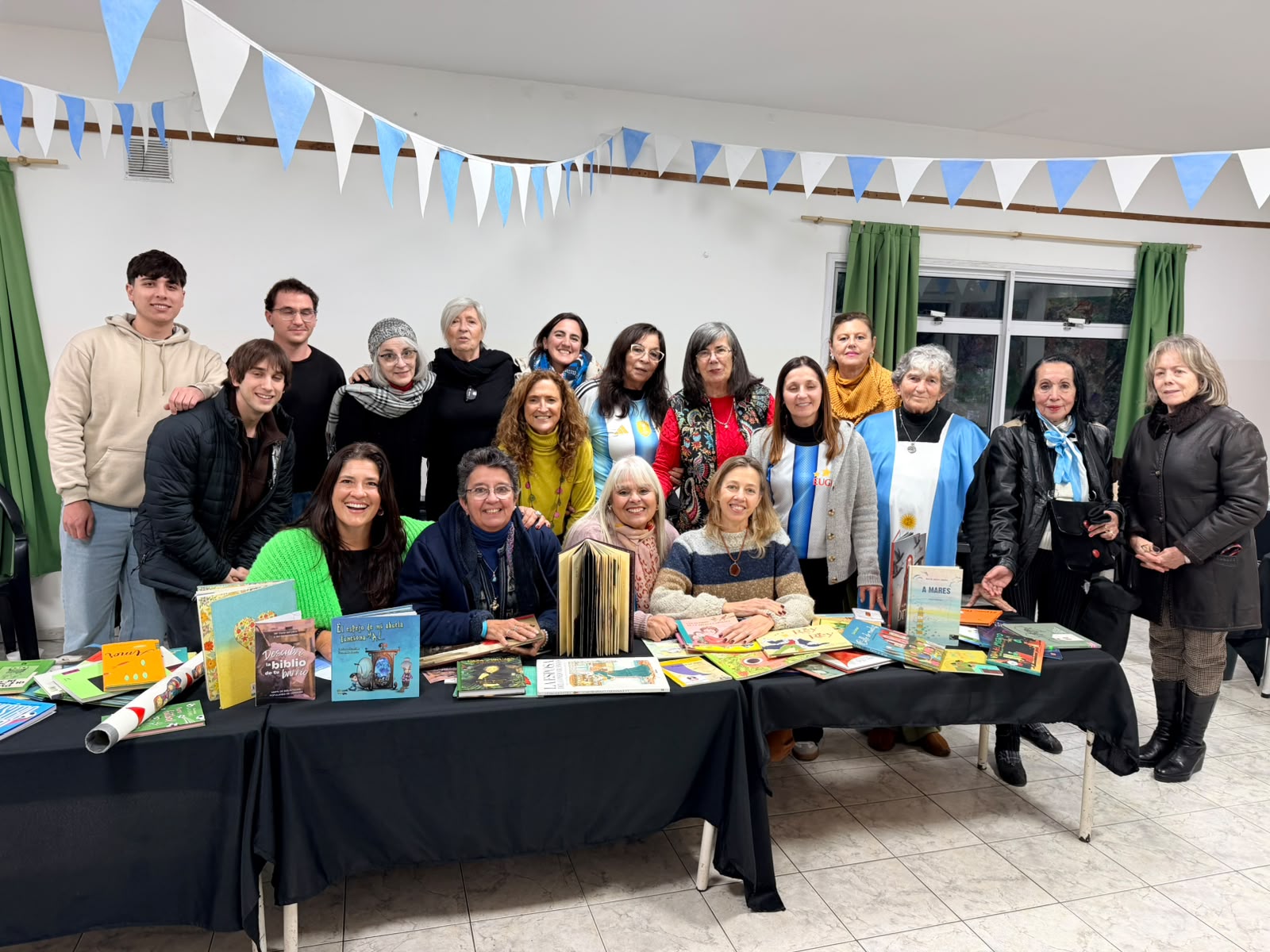 Los libros, puentes para el entramado comunitario Los libros, puentes para el entramado comunitario