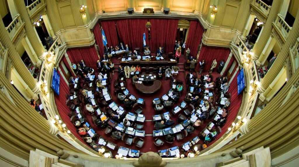 Los senadores cobrarán casi 12 millones de pesos en agosto por la ley de enganche paritario Senadores