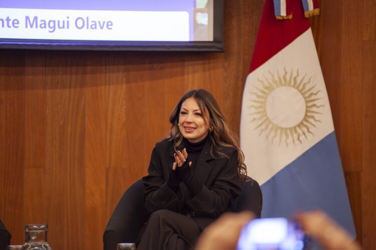 La Legislatura distinguió a Magui Olave por sus diez años en el cuarteto