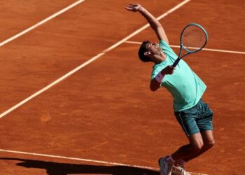 Navone y Díaz Acosta ganaron en la primera ronda de Kitzbuhel