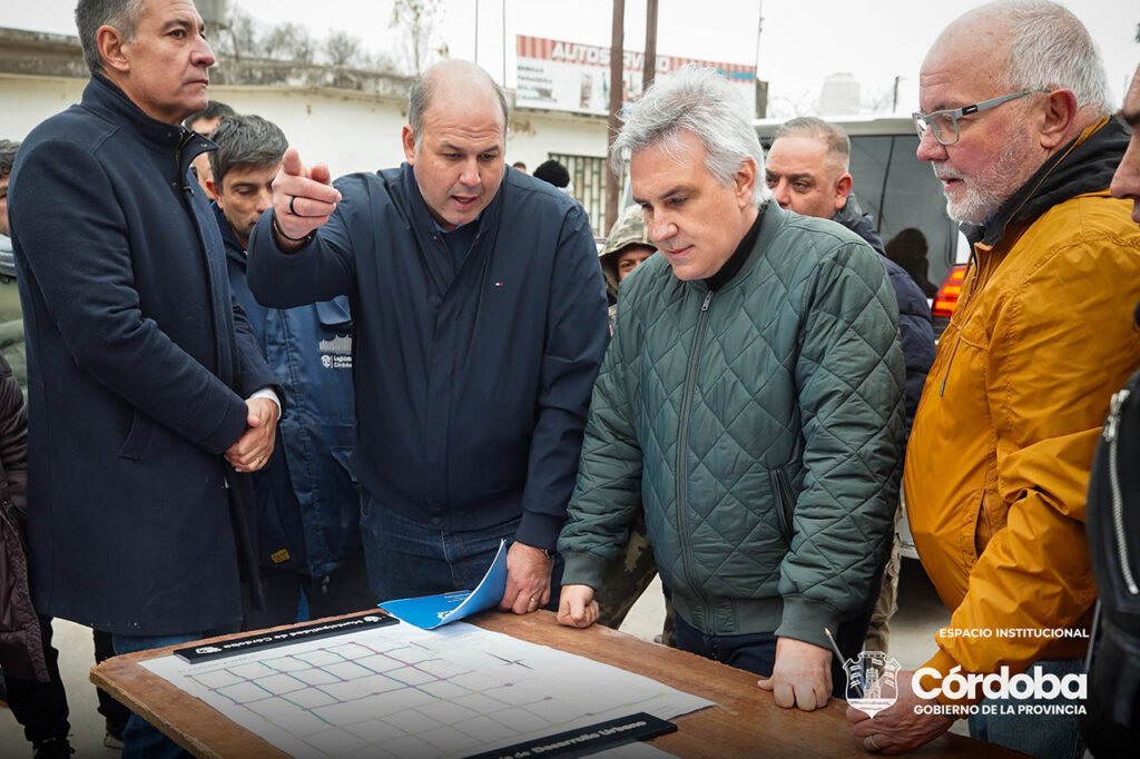 El gobernador Llaryora supervisó el avance de obras de pavimentación y red cloacal en barrio Villa Unión El gobernador Llaryora supervisó el avance de obras de pavimentación y red cloacal en barrio Villa Unión.