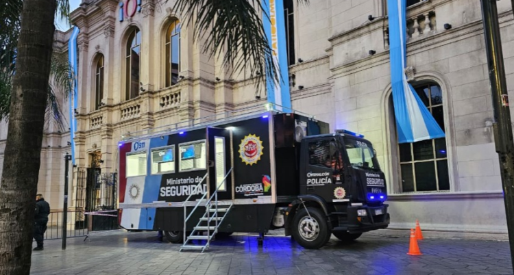 Operativo de seguridad y comercios cerrados en Córdoba por el partido de Argentina Operativo