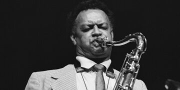 Plas Johnson, el saxofonista detrás de un sonido que quedó para siempre Plas Johnson, el saxofonista detrás de un sonido que quedó para siempre