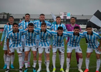Racing rescató un empate sobre el final ante Estudiantes de Caseros