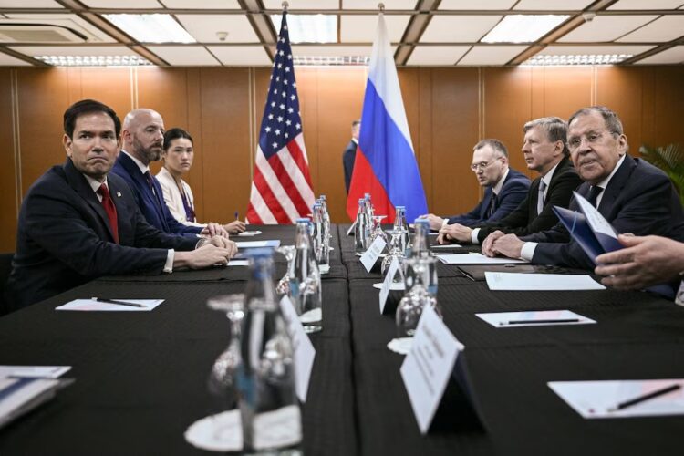 Marco Rubio y Serguéi Lavrov en un encuentro en Filipinas.