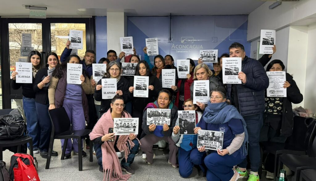 Salarios en cuotas y deudas: trabajadores de clínicas privadas hacen paro de 24 horas Salarios en cuotas y deudas: trabajadores de clínicas privadas hacen paro de 24 horas