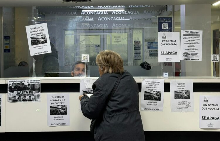 Salarios en cuotas y deudas: trabajadores de clínicas privadas hacen paro de 24 horas privadas