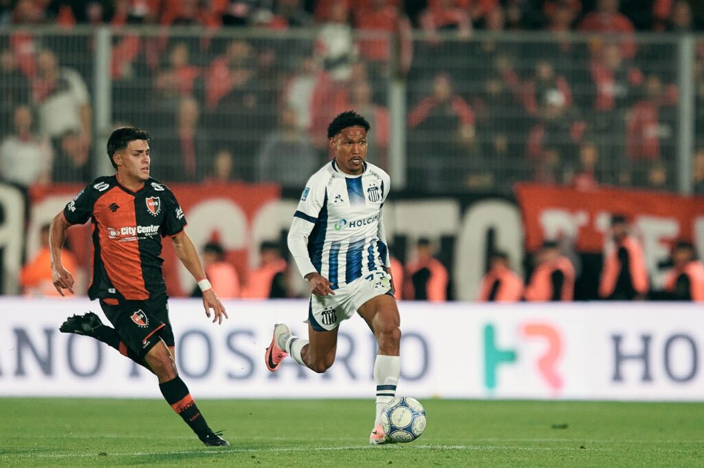 Sampaoli y un estreno que dejó deudas en el funcionamiento