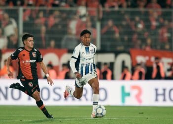 Sampaoli y un estreno que dejó deudas en el funcionamiento