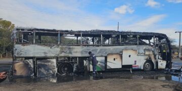 Se incendió un colectivo con 40 pasajeros a bordo Se incendió un colectivo con 40 pasajeros a bordo