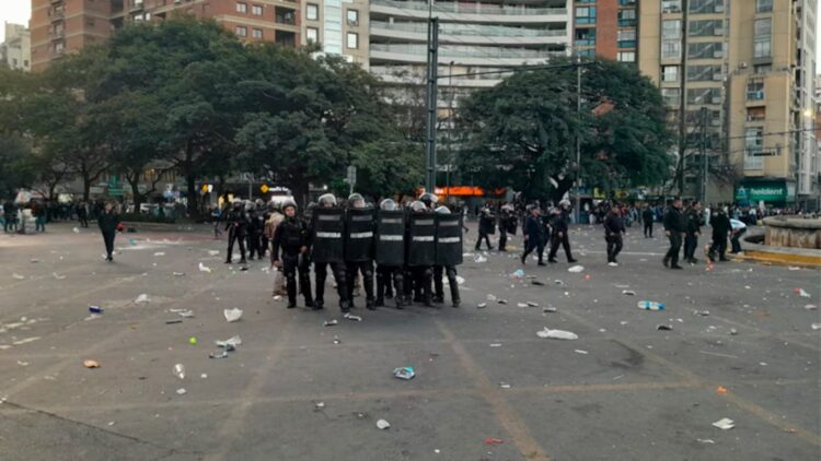 Pese al operativo desplegado en el sector, hubo robos y episodios de violencia.