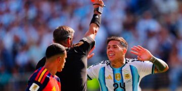 Se retiró Slavko Vinčić, el árbitro que expulsó a Enzo Fernández en la final del Mundial