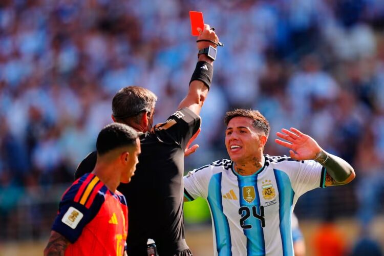 El esloveno es el tercer árbitro en retirarse tras haber dirigido la final de un Mundial.