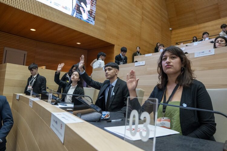 Sesenta estudiantes secundarios recrean el rol de senadores nacionales en Córdoba Sesenta estudiantes secundarios recrean el rol de senadores nacionales en Córdoba