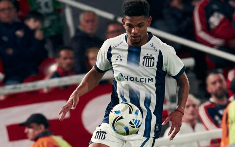 Talleres confirmó la baja de Valoyes: estará cerca de tres meses afuera El delantero se lesionó en una desafortunada acción de juego.