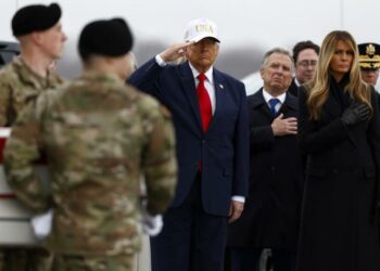Trump amenazó con destruir infraestructura de Irán en medio de ataques cruzados