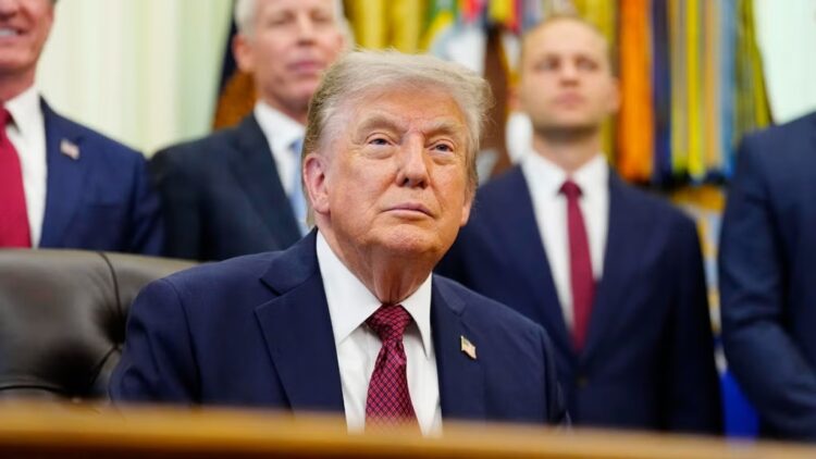 El presidente de Estados Unidos afirmó que Teherán pidió reanudar el diálogo tras casi dos semanas de bombardeos.