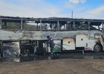 Se incendió un colectivo en Paso Viejo y 40 pasajeros fueron evacuados Un colectivo de pasajeros se incendió por completo sobre la Ruta Nacional 38.