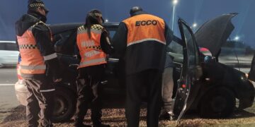 Una mujer dio a luz en la banquina de Circunvalación al romperse su auto cuando iba a la Maternidad Circunvalación