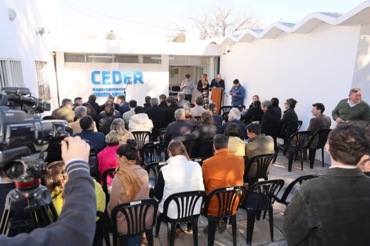La Provincia renovó el CEDER de Tercero Arriba y amplió la oferta de capacitación gratuita La Provincia inauguró las obras de renovación del CEDER Departamento Tercero Arriba y lanzó una nueva etapa del programa CBA Me Capacita, con más cursos gratuitos orientados a fortalecer la formación y el empleo en la región.