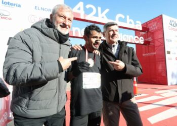 Comenzó la Maratón Ciudad de Córdoba 2026 y Pedro «Tucu» Gómez volvió a imponerse en los 42K