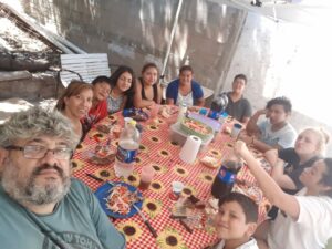Adopción de adolescentes: la pareja cordobesa que abrió sus puertas a 11 chicos
