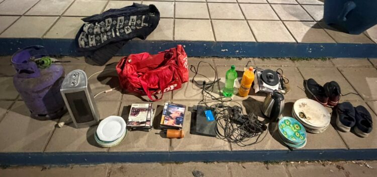 Detuvieron a dos hombres tras un robo domiciliario y recuperaron los elementos sustraídos Dos hombres fueron detenidos en Bialet Massé tras ser sorprendidos con una garrafa y otros objetos robados de una vivienda. La Policía recuperó los elementos sustraídos y los puso a disposición de la Justicia.