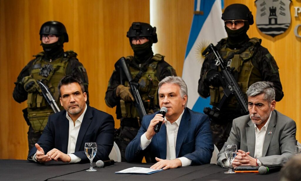 Llaryora presentó la Ley Antibúnker y Antiaguantadero Llaryora presentó la Ley Antibúnker y Antiaguantadero